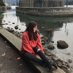 Meet your Posher, Ema